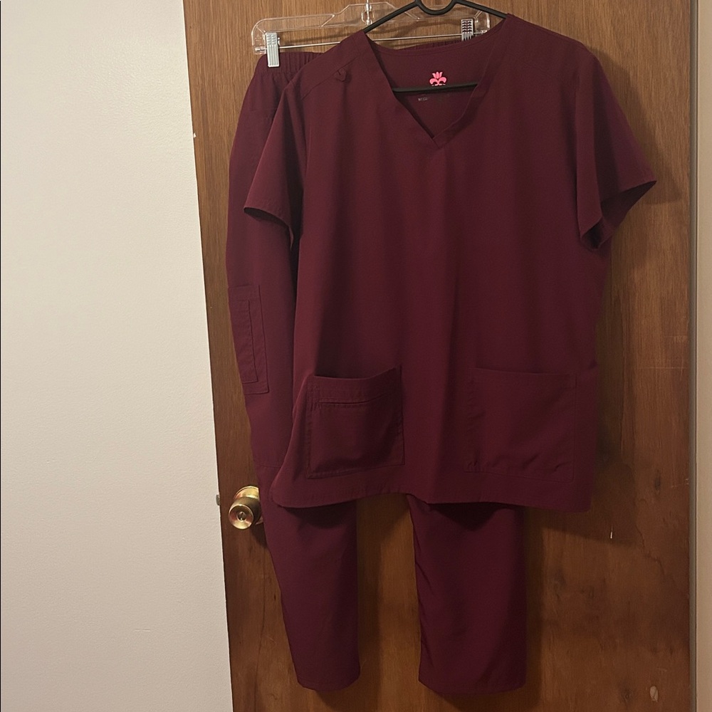 Natural Uniforms Women’s cool stretch v-neck top and cargo pant set NWOT - Picture 2 of 16